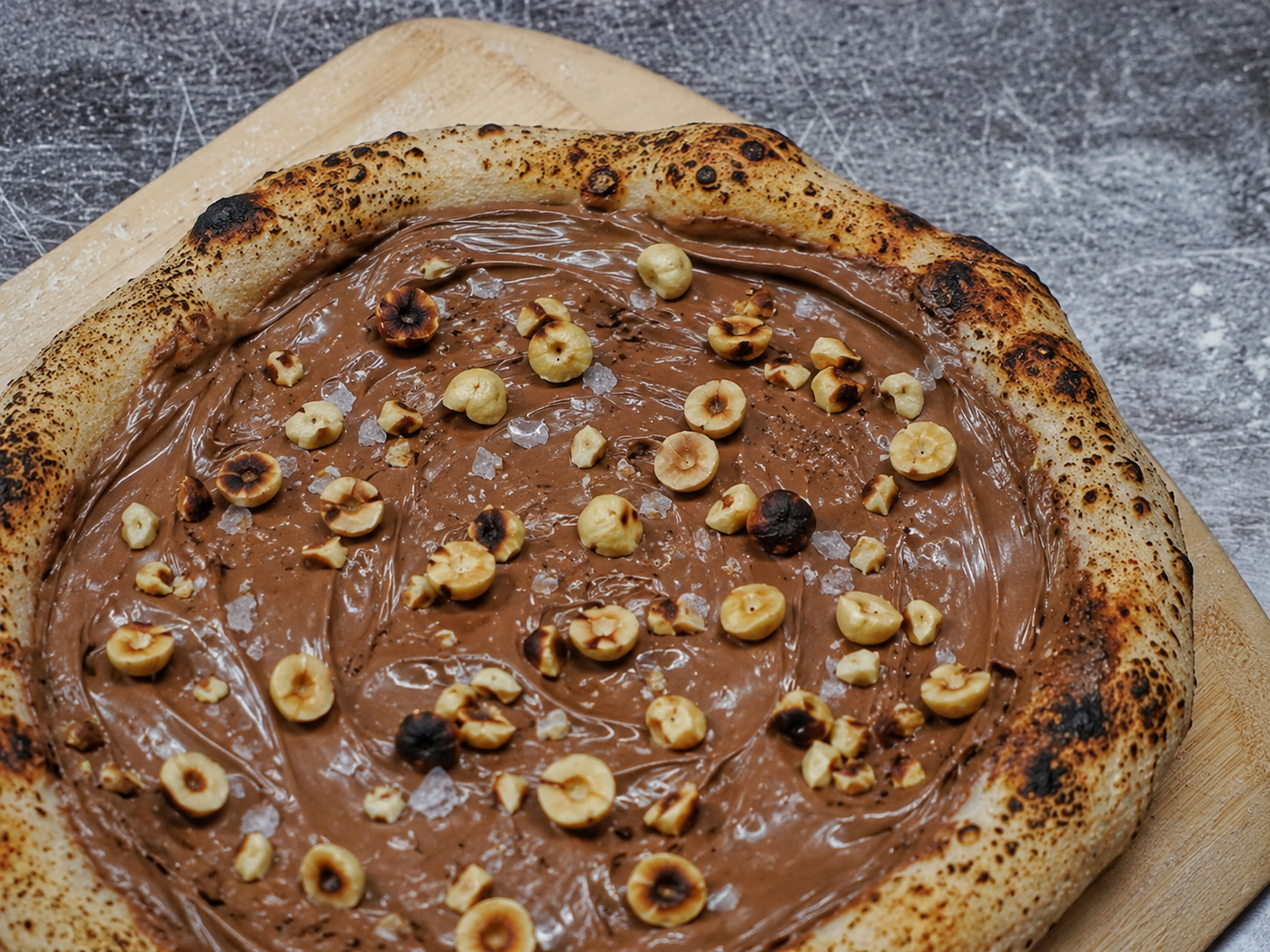 Pizza dessert au chocolat noisette